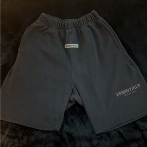 Essentials shorts ss19